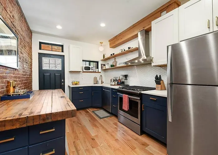 Hostwise - The Lodi - Lower Lawrenceville, Beautiful! Holiday home *