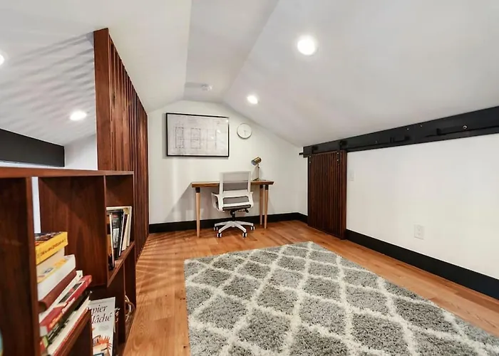 Hostwise - The Lodi - Lower Lawrenceville, Beautiful! Holiday home