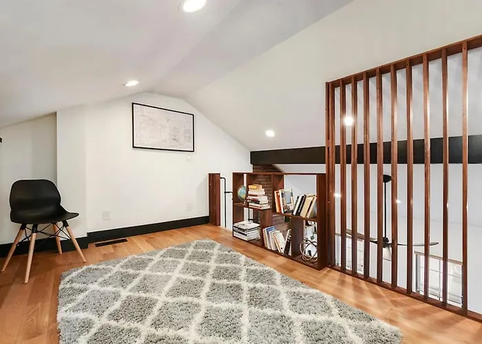 Holiday home Hostwise - The Lodi - Lower Lawrenceville, Beautiful!