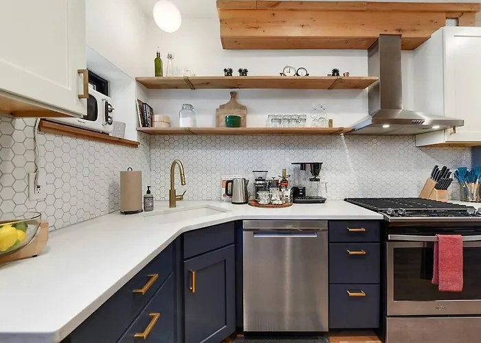 Hostwise - The Lodi - Lower Lawrenceville, Beautiful! Holiday home Pittsburgh