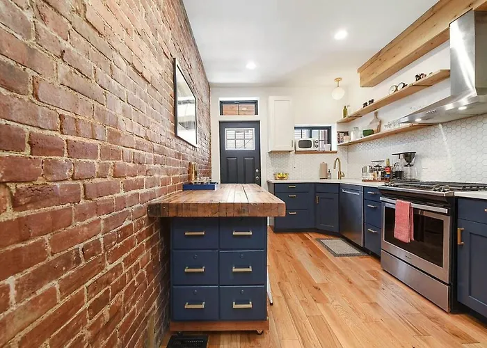 Hostwise - The Lodi - Lower Lawrenceville, Beautiful! Holiday home *